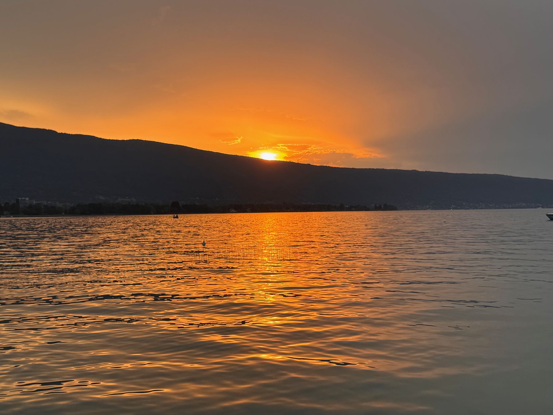 Coucher de soleil sur le lac